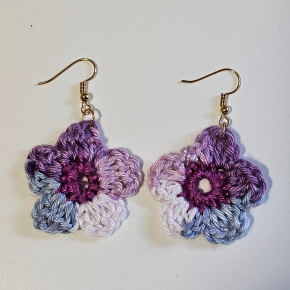 Boutique Jewelry - Micro Crochet Flower Earrings - NEW
